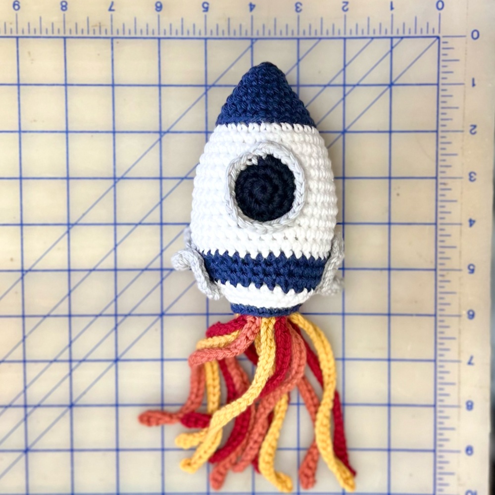 Handmade Knit Spaceship Stuffed Toy. Beautifully made high quality & condition! - Picture 6 of 13